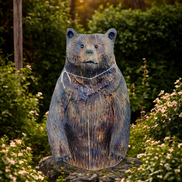Puolikas karhu puinen veistos